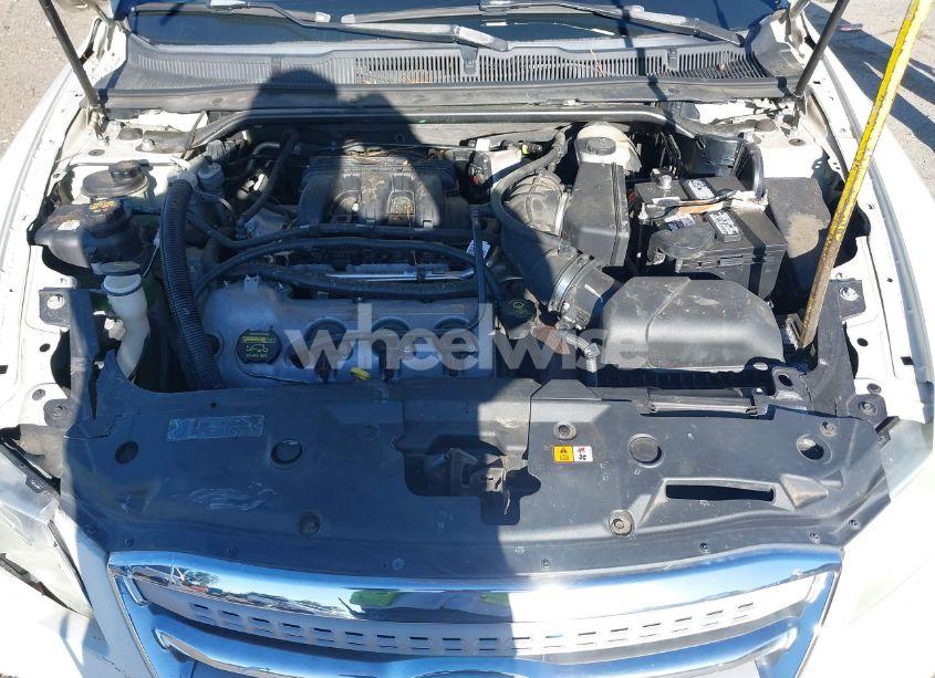 Photo 10 of 2010 Ford Taurus SE (VIN 1FAHP2DW1AG113527)