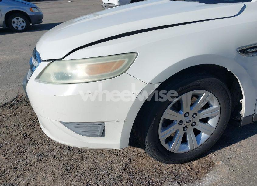 Photo 12 of 2010 Ford Taurus SE (VIN 1FAHP2DW1AG113527)