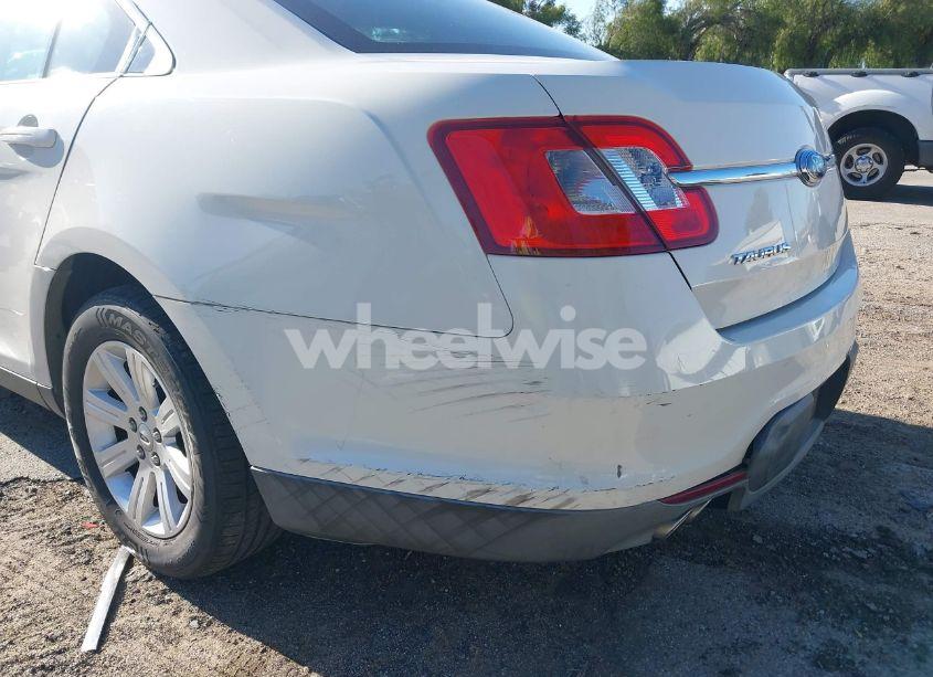 Photo 14 of 2010 Ford Taurus SE (VIN 1FAHP2DW1AG113527)