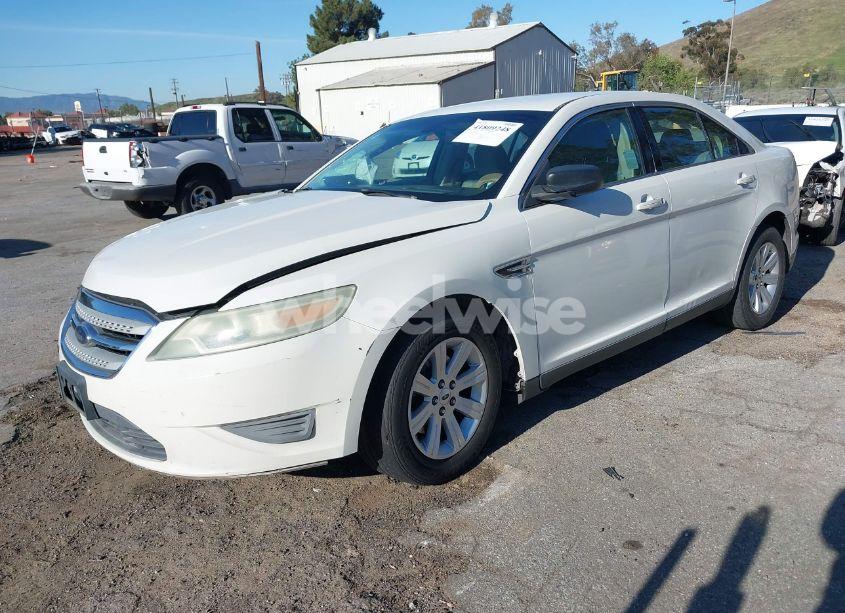 Photo 2 of 2010 Ford Taurus SE (VIN 1FAHP2DW1AG113527)