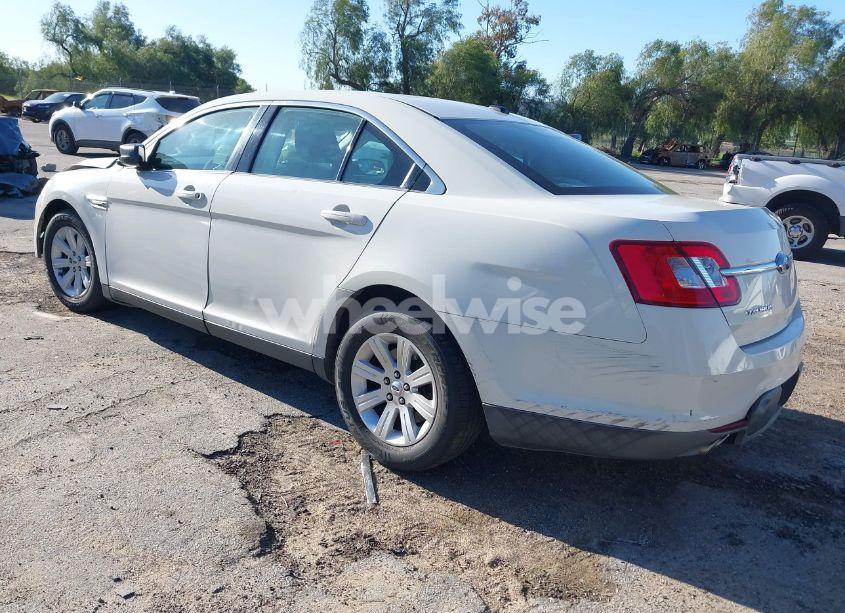 Photo 3 of 2010 Ford Taurus SE (VIN 1FAHP2DW1AG113527)