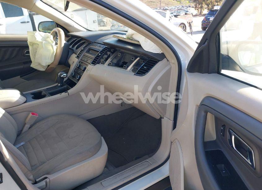 Photo 5 of 2010 Ford Taurus SE (VIN 1FAHP2DW1AG113527)