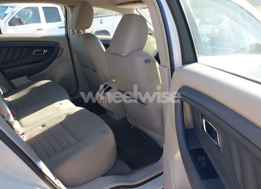 Photo 8 of 2010 Ford Taurus SE (VIN 1FAHP2DW1AG113527)