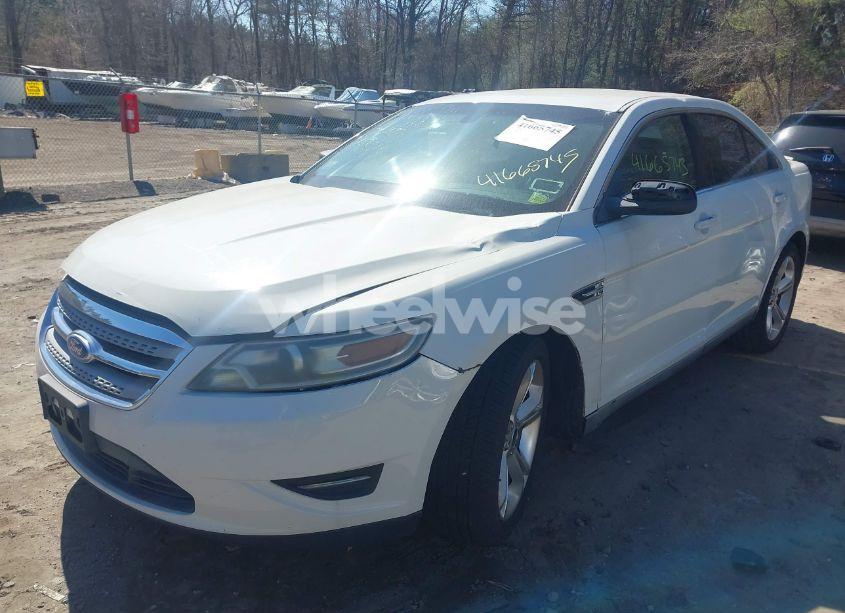 Photo 2 of 2010 Ford Taurus SE (VIN 1FAHP2DW1AG147399)