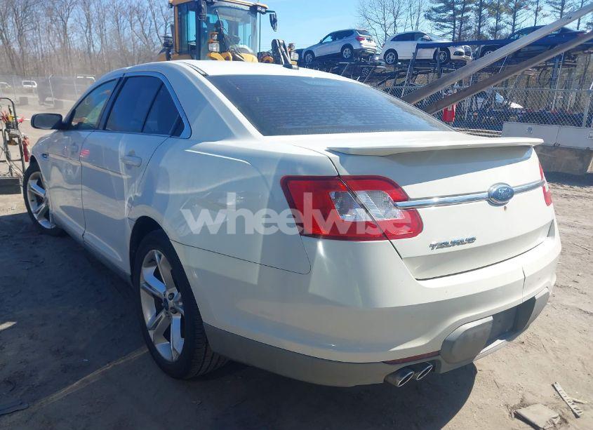 Photo 3 of 2010 Ford Taurus SE (VIN 1FAHP2DW1AG147399)