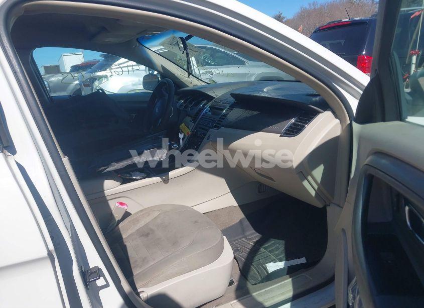 Photo 5 of 2010 Ford Taurus SE (VIN 1FAHP2DW1AG147399)