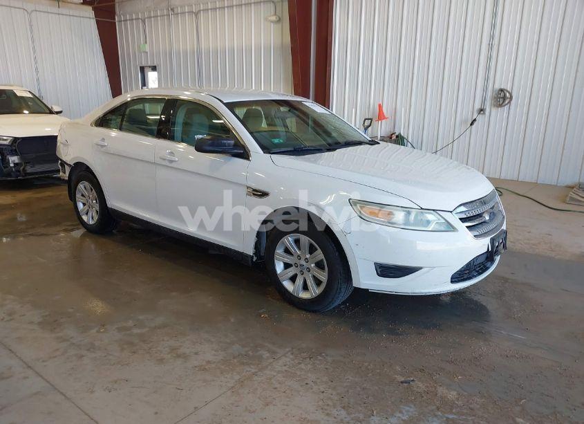 2010 Ford Taurus SE (VIN 1FAHP2DW2AG122902) main photo
