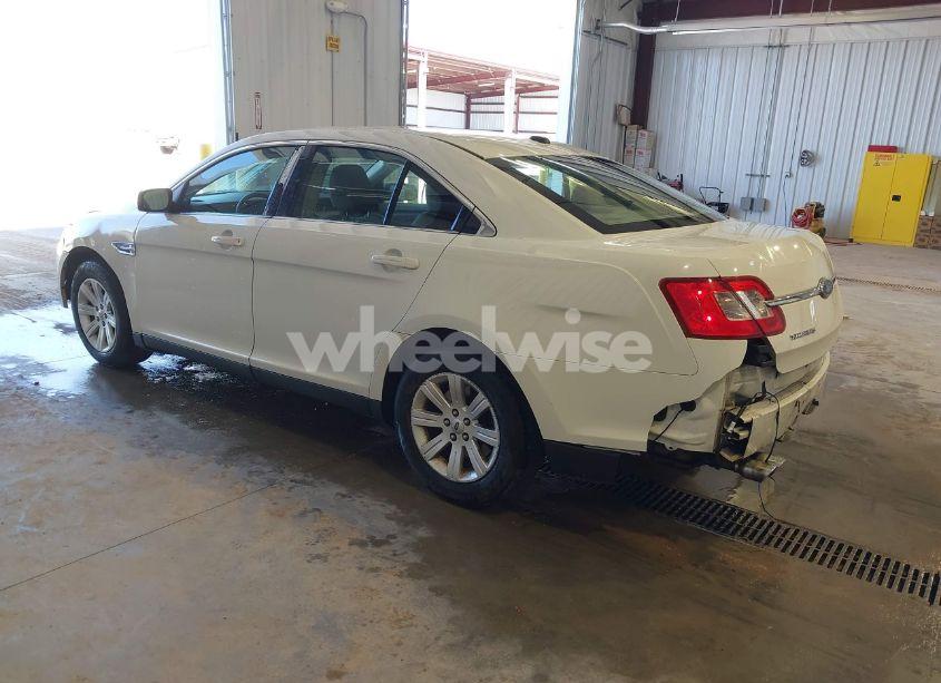 Photo 3 of 2010 Ford Taurus SE (VIN 1FAHP2DW2AG122902)