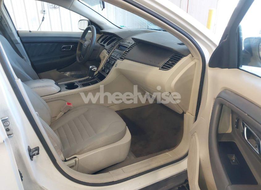 Photo 5 of 2010 Ford Taurus SE (VIN 1FAHP2DW2AG122902)
