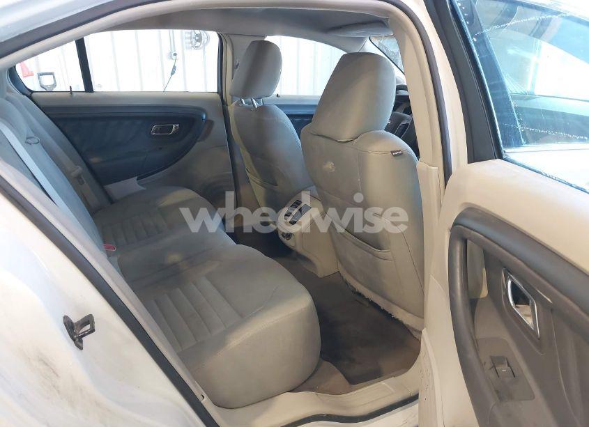 Photo 8 of 2010 Ford Taurus SE (VIN 1FAHP2DW2AG122902)