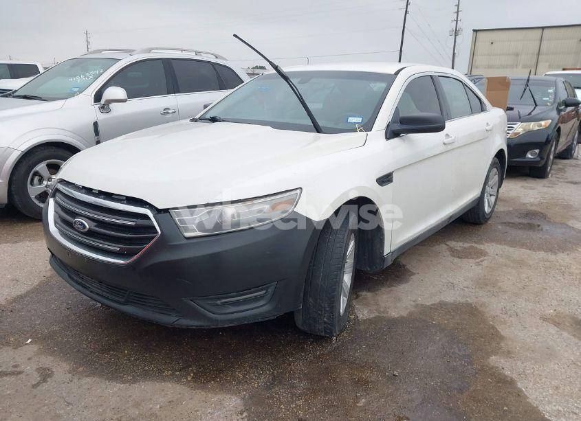 Photo 2 of 2010 Ford Taurus SE (VIN 1FAHP2DW3AG152930)