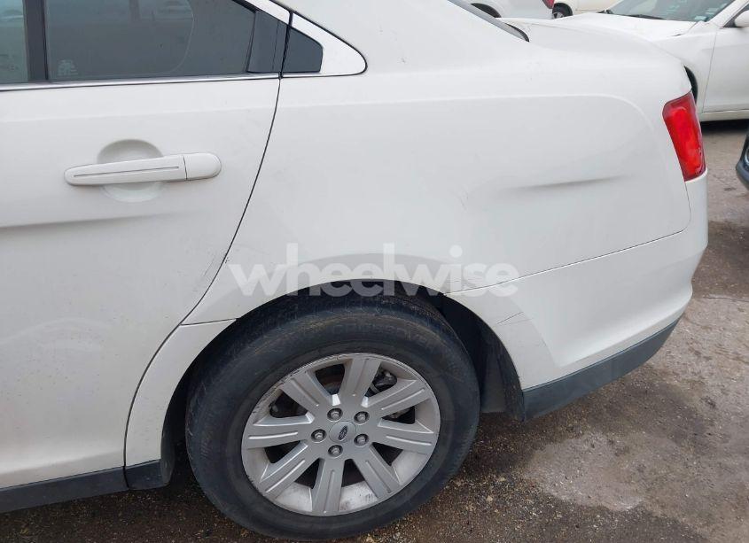 Photo 6 of 2010 Ford Taurus SE (VIN 1FAHP2DW3AG152930)