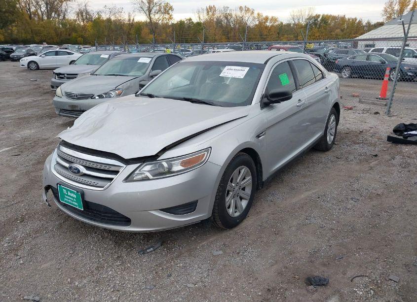 Photo 2 of 2011 Ford Taurus SE (VIN 1FAHP2DW3BG120254)