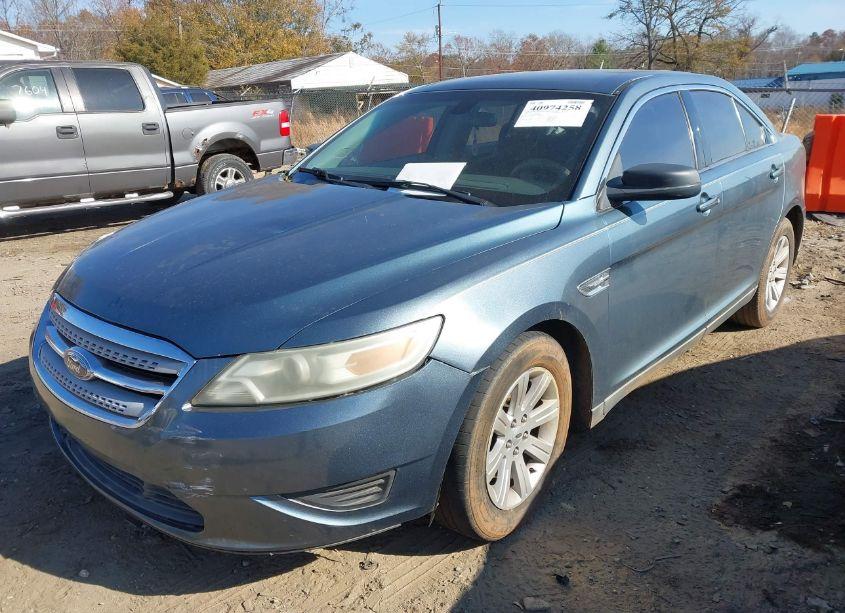 Photo 2 of 2010 Ford Taurus SE (VIN 1FAHP2DW4AG120939)