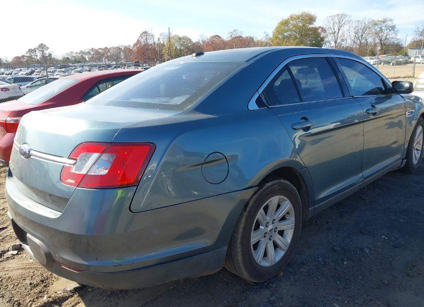 Photo 4 of 2010 Ford Taurus SE (VIN 1FAHP2DW4AG120939)