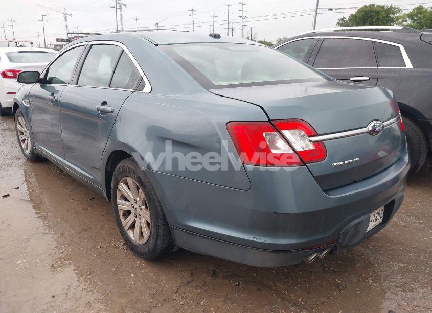 Photo 3 of 2010 Ford Taurus SE (VIN 1FAHP2DW4AG140821)