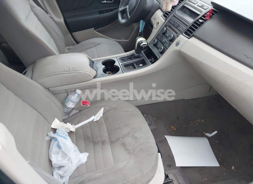 Photo 5 of 2010 Ford Taurus SE (VIN 1FAHP2DW4AG140821)