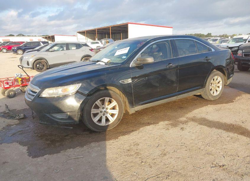 Photo 2 of 2011 Ford Taurus SE (VIN 1FAHP2DW4BG105536)