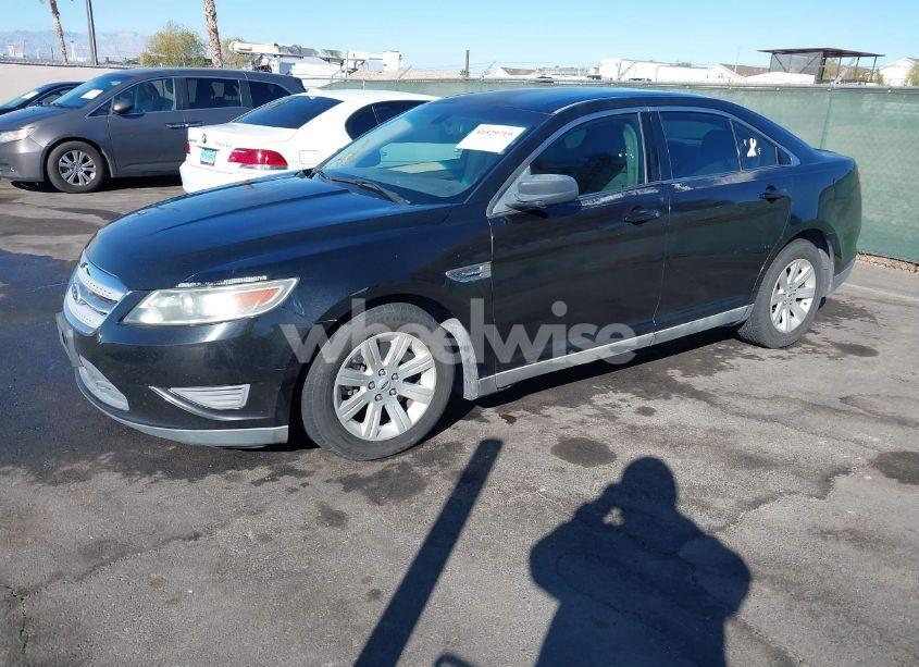 Photo 2 of 2010 Ford Taurus SE (VIN 1FAHP2DW5AG165856)