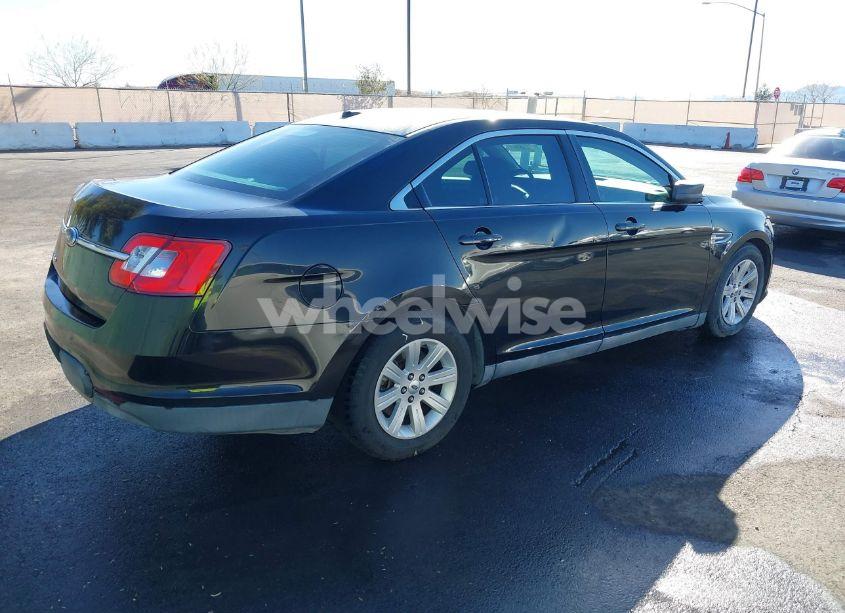 Photo 4 of 2010 Ford Taurus SE (VIN 1FAHP2DW5AG165856)