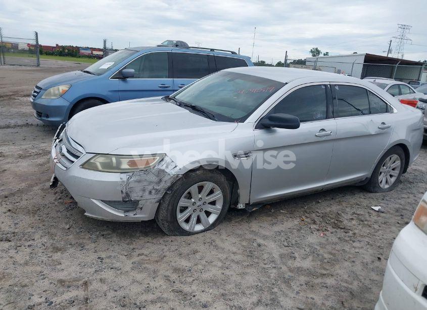 Photo 2 of 2011 Ford Taurus SE (VIN 1FAHP2DW6BG100869)