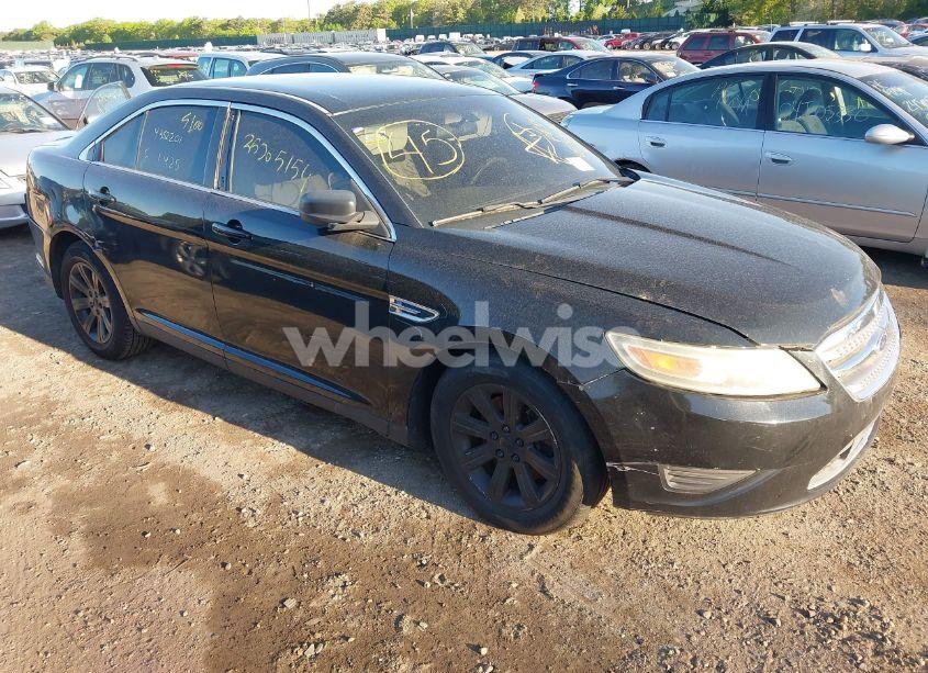 2010 Ford Taurus SE (VIN 1FAHP2DW7AG167656) main photo