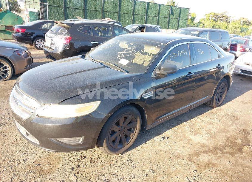 Photo 2 of 2010 Ford Taurus SE (VIN 1FAHP2DW7AG167656)