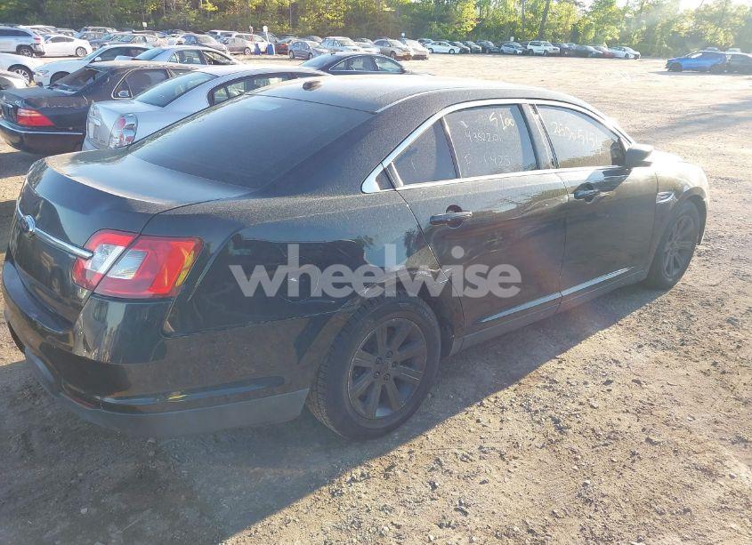 Photo 4 of 2010 Ford Taurus SE (VIN 1FAHP2DW7AG167656)