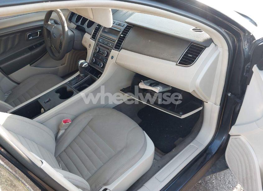 Photo 5 of 2010 Ford Taurus SE (VIN 1FAHP2DW7AG167656)