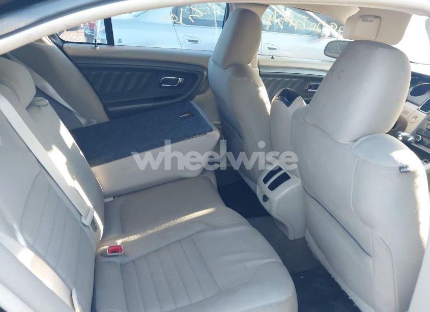 Photo 8 of 2010 Ford Taurus SE (VIN 1FAHP2DW7AG167656)