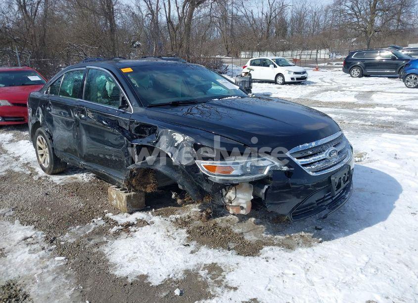 2010 Ford Taurus SE (VIN 1FAHP2DW8AG165771) main photo