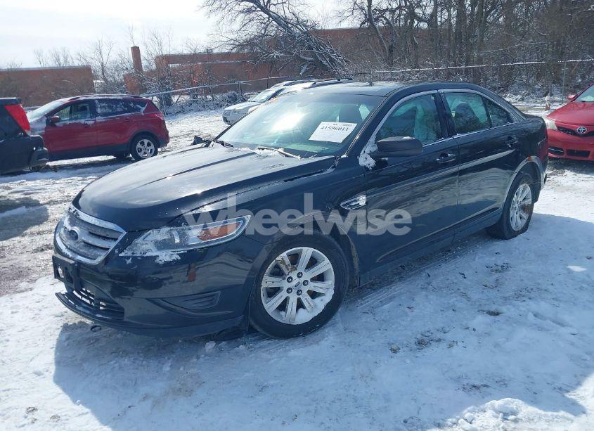 Photo 2 of 2010 Ford Taurus SE (VIN 1FAHP2DW8AG165771)