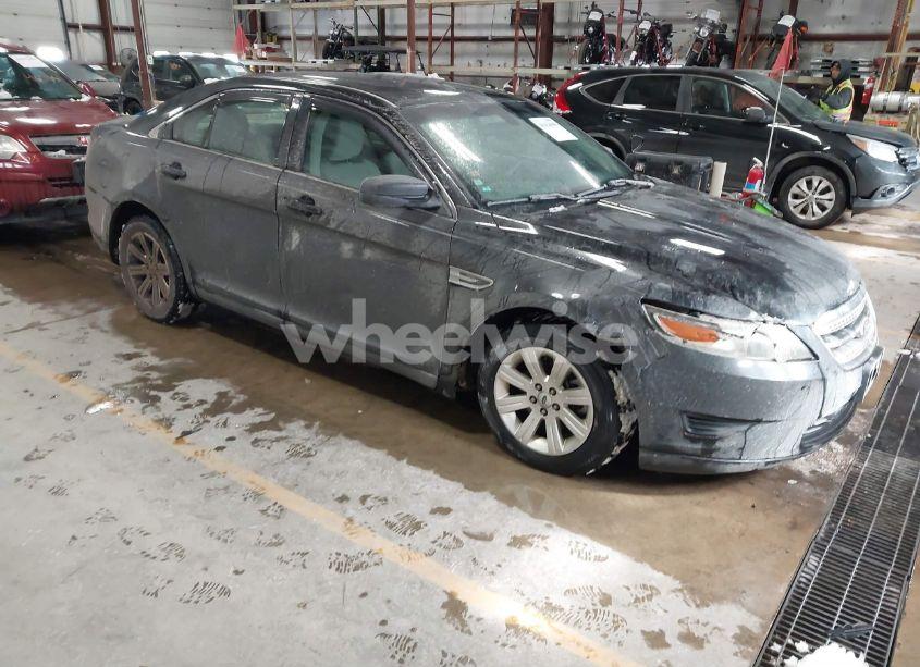 2010 Ford Taurus SE (VIN 1FAHP2DW9AG165567) main photo