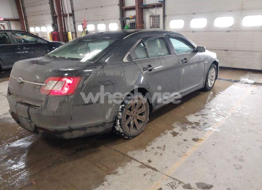Photo 4 of 2010 Ford Taurus SE (VIN 1FAHP2DW9AG165567)