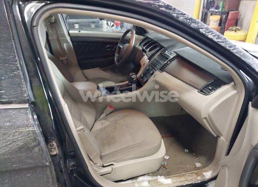 Photo 5 of 2010 Ford Taurus SE (VIN 1FAHP2DW9AG165567)