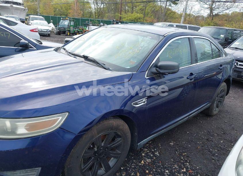 Photo 6 of 2011 Ford Taurus SE (VIN 1FAHP2DW9BG122431)