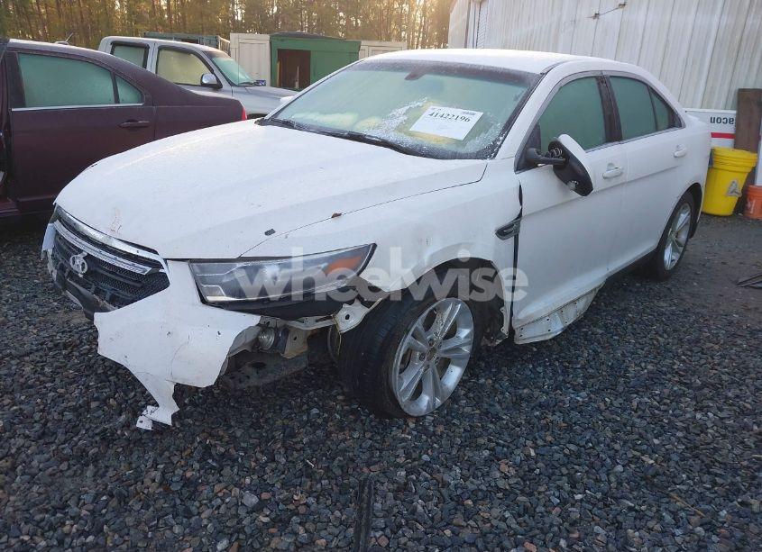 Photo 2 of 2015 Ford Taurus SEL (VIN 1FAHP2E80FG187982)