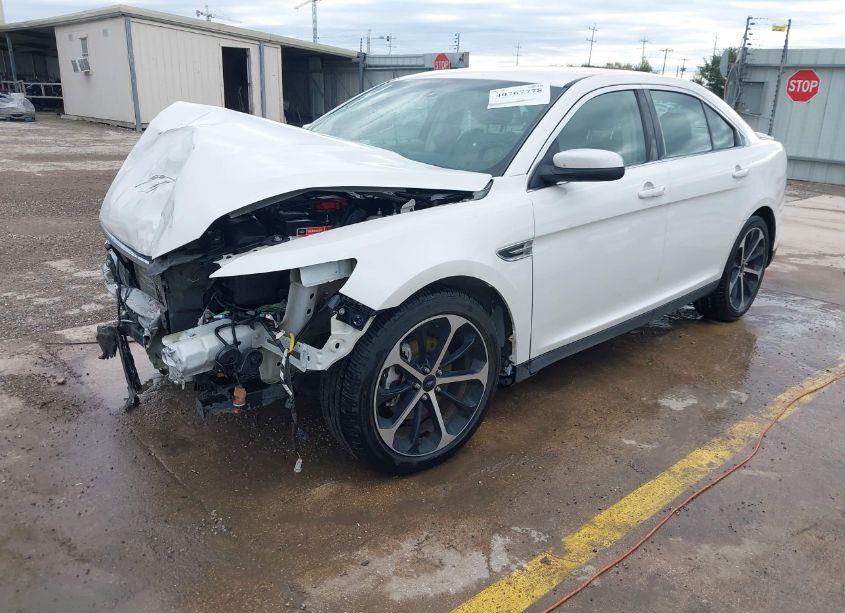 Photo 2 of 2016 Ford Taurus SEL (VIN 1FAHP2E81GG100740)