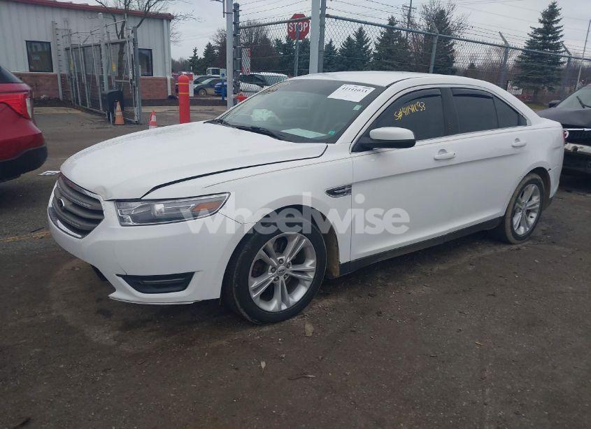 Photo 2 of 2013 Ford Taurus SEL (VIN 1FAHP2E82DG104999)