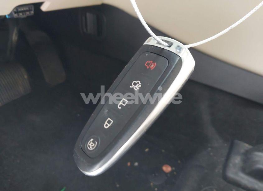 Photo 11 of 2015 Ford Taurus SEL (VIN 1FAHP2E82FG172691)