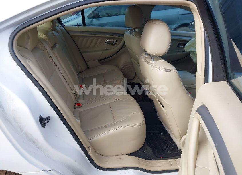 Photo 8 of 2015 Ford Taurus SEL (VIN 1FAHP2E82FG174361)