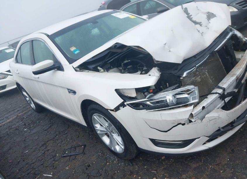 2015 Ford Taurus SEL (VIN 1FAHP2E82FG181200) main photo