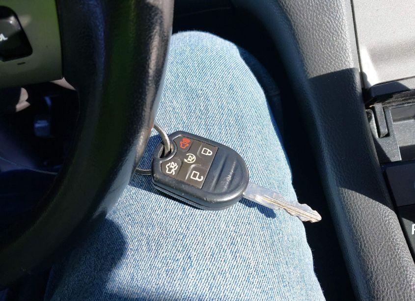 Photo 11 of 2016 Ford Taurus SEL (VIN 1FAHP2E82GG142916)