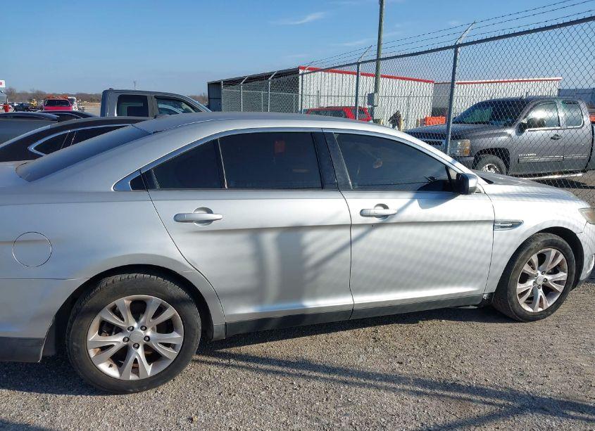 Photo 13 of 2015 Ford Taurus SEL (VIN 1FAHP2E85FG137529)