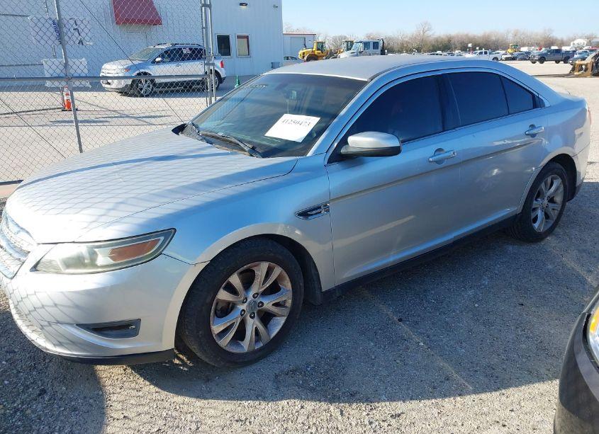 Photo 2 of 2015 Ford Taurus SEL (VIN 1FAHP2E85FG137529)