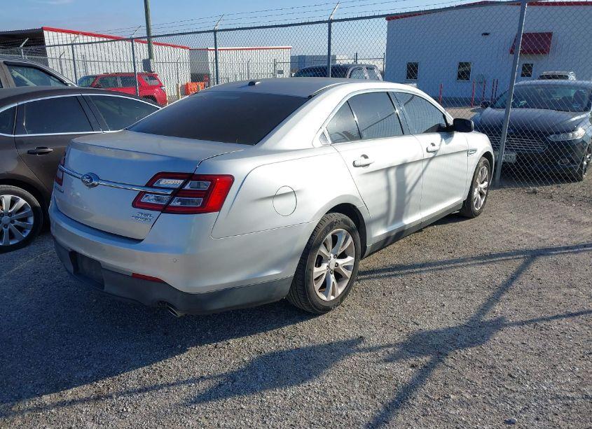 Photo 4 of 2015 Ford Taurus SEL (VIN 1FAHP2E85FG137529)