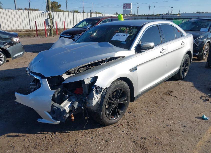 Photo 2 of 2016 Ford Taurus SEL (VIN 1FAHP2E88GG156836)