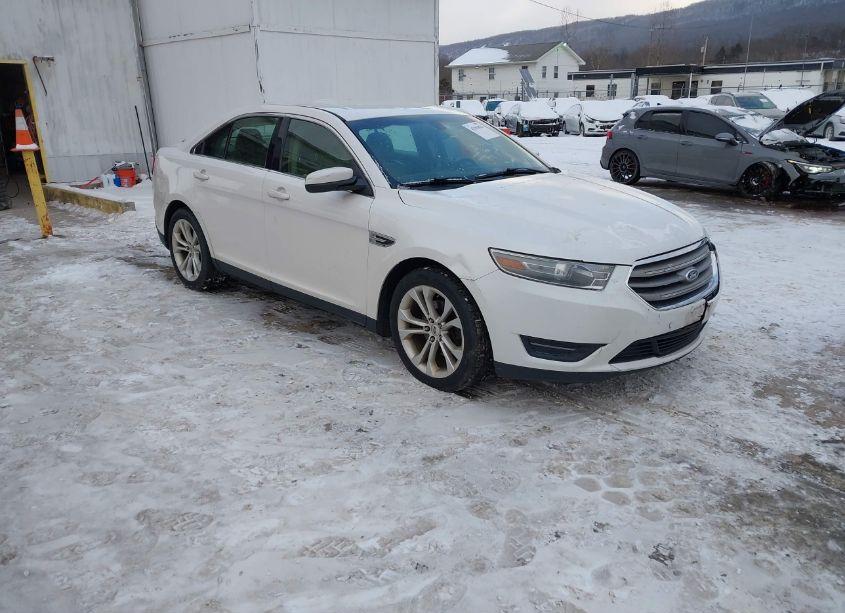 2013 Ford Taurus SEL (VIN 1FAHP2E8XDG151701) main photo