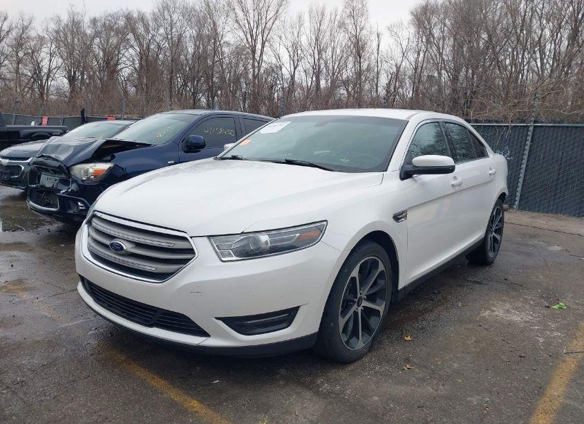 Photo 2 of 2015 Ford Taurus SEL (VIN 1FAHP2E8XFG182448)