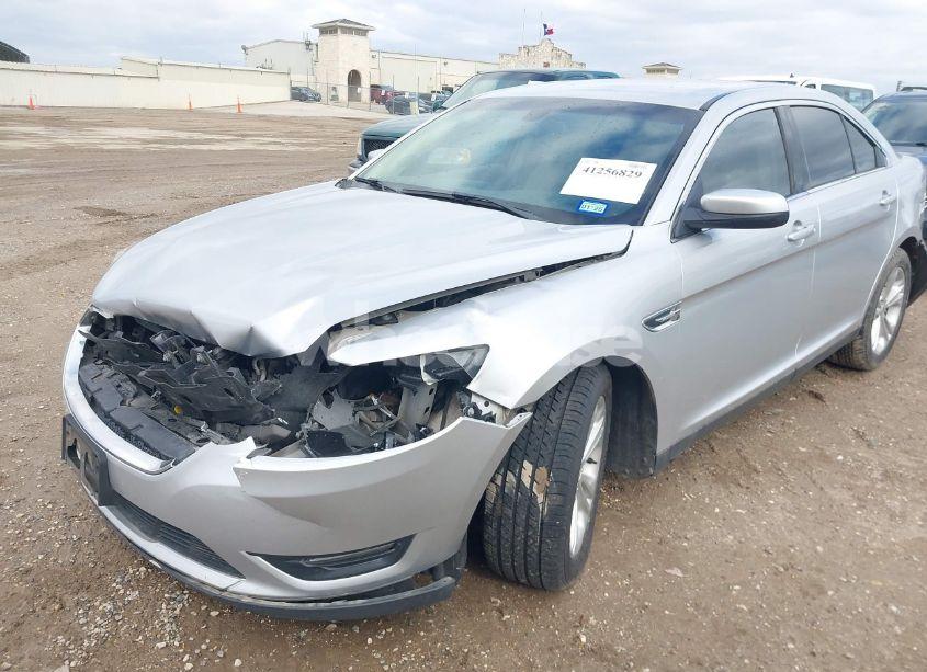 Photo 2 of 2013 Ford Taurus SEL (VIN 1FAHP2E90DG235986)